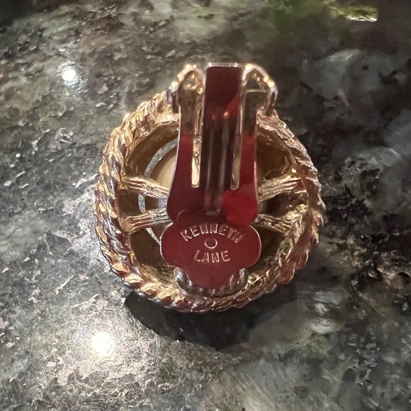 Kenneth Jay Lane Vintage Faux Mabe Pearl Gold Tone Rope Twist Clip On Earrings - Picture 4 of 4